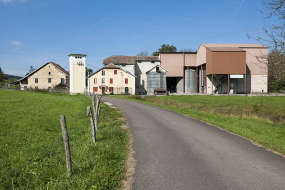Vue depuis la route d'accès. © Région Bourgogne-Franche-Comté, Inventaire du patrimoine