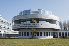 Lycée Gustave Courbet : tour des classes préparatoires. © Région Bourgogne-Franche-Comté, Inventaire du patrimoine