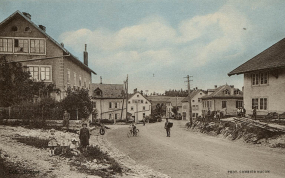 Charquemont (Doubs) - Rue de Maîche [près du carrefour de la Rue Neuve], 2e quart 20e siècle. © Région Bourgogne-Franche-Comté, Inventaire du patrimoine