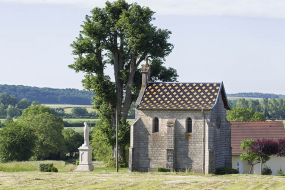 Vue générale de la chapelle Sainte-Anne et de la Vierge Libératrice de Ray. © Région Bourgogne-Franche-Comté, Inventaire du patrimoine