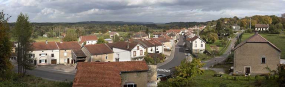 Vue d'ensemble du village depuis l'ouest. © Région Bourgogne-Franche-Comté, Inventaire du patrimoine