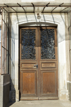 Détail de la porte principale sur rue. © Région Bourgogne-Franche-Comté, Inventaire du patrimoine