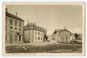 4757 Morteau - Rue Pasteur, 1ère moitié 20e siècle. Les maisons sont visibles au deuxième plan à droite. © Région Bourgogne-Franche-Comté, Inventaire du patrimoine