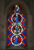 De bas en haut : saint agenouillé, saint évêque assis, moine agenouillé et Vierge à l'Enfant. © Région Bourgogne-Franche-Comté, Inventaire du patrimoine