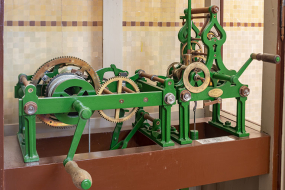 Vue du mécanisme avec ses manivelles. © Région Bourgogne-Franche-Comté, Inventaire du patrimoine