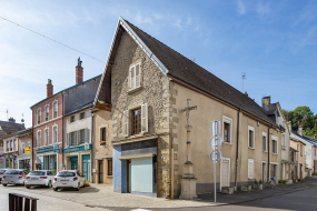 ensemble d'édifices derrière façade rue croix © Région Bourgogne-Franche-Comté, Inventaire du patrimoine