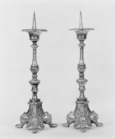 Vue d'ensemble de deux chandeliers. © Région Bourgogne-Franche-Comté, Inventaire du patrimoine