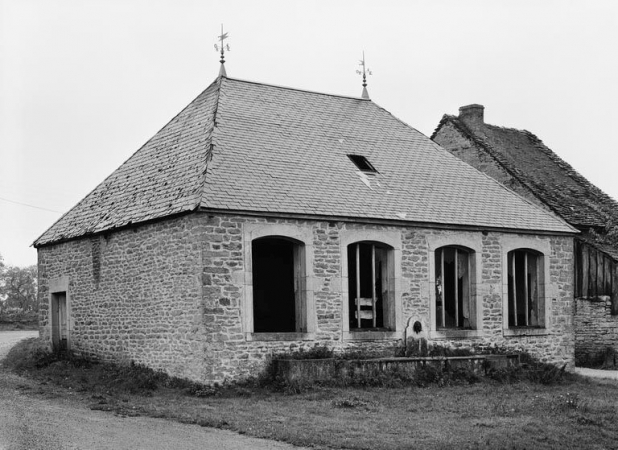 Vue d'ensemble de trois quarts. © Région Bourgogne-Franche-Comté, Inventaire du patrimoine