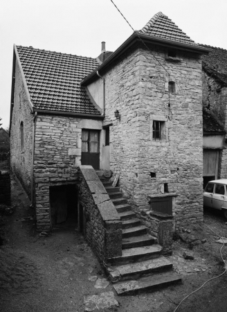 Vue d'ensemble de la maison sise parcelle 376, section C2 du cadastre de 1948. © Région Bourgogne-Franche-Comté, Inventaire du patrimoine