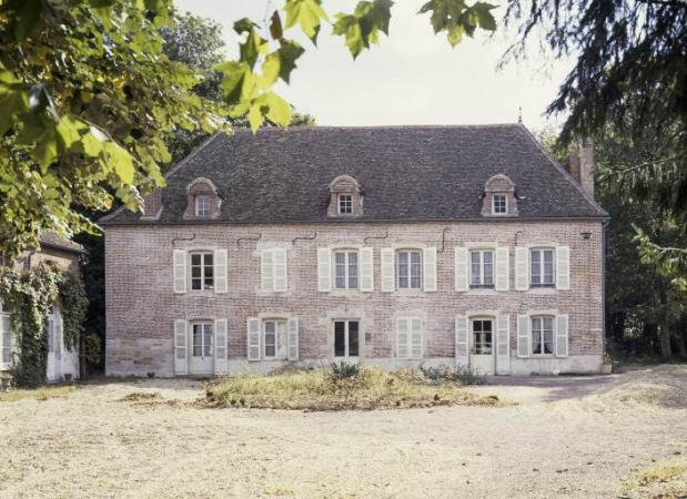 Façade antérieure sur cour. © Région Bourgogne-Franche-Comté, Inventaire du patrimoine