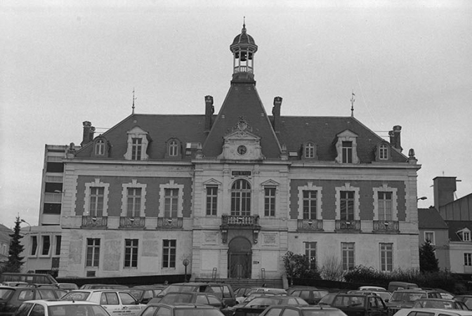 L'hôtel de ville de Montceau-les-Mines vu depuis le Nord Ouest (façade antérieure). © Région Bourgogne-Franche-Comté, Inventaire du patrimoine