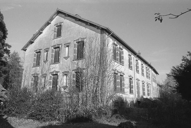 L'ancien bâtiment des fours et séchoirs, transformé en habitation Pignon et façade antétieure, vus du sud-ouest (depuis le bâtiment d'eau). © Région Bourgogne-Franche-Comté, Inventaire du patrimoine