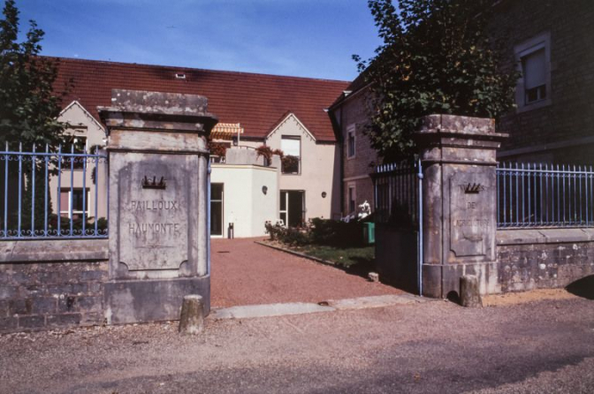 Ancien asile Pailloux-Haumonté, vue d'ensemble du portail d'entrée. © Région Bourgogne-Franche-Comté, Inventaire du patrimoine