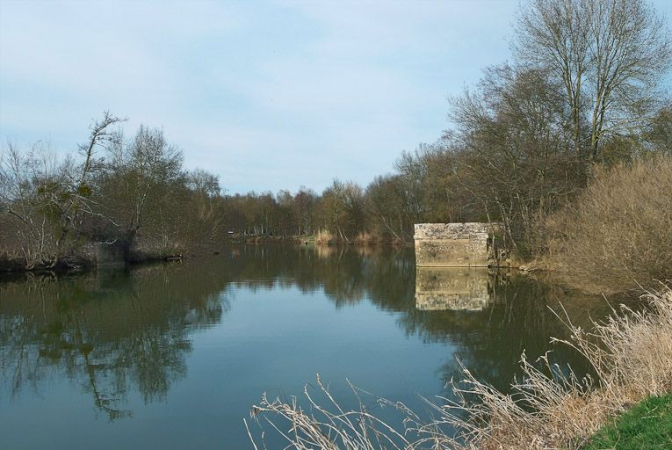Pile de l'ancien pont à bascule. © Région Bourgogne-Franche-Comté, Inventaire du patrimoine