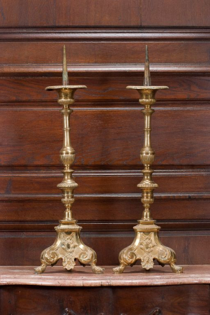 Vue de deux chandeliers d'autel. © Région Bourgogne-Franche-Comté, Inventaire du patrimoine
