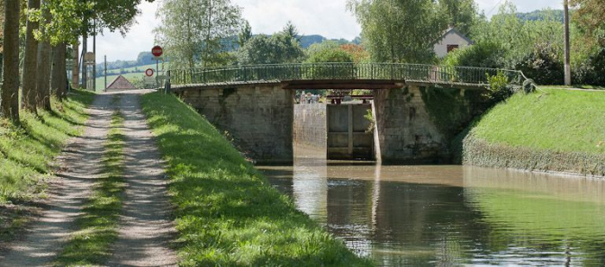 Vue du pont depuis l'aval. © Région Bourgogne-Franche-Comté, Inventaire du patrimoine