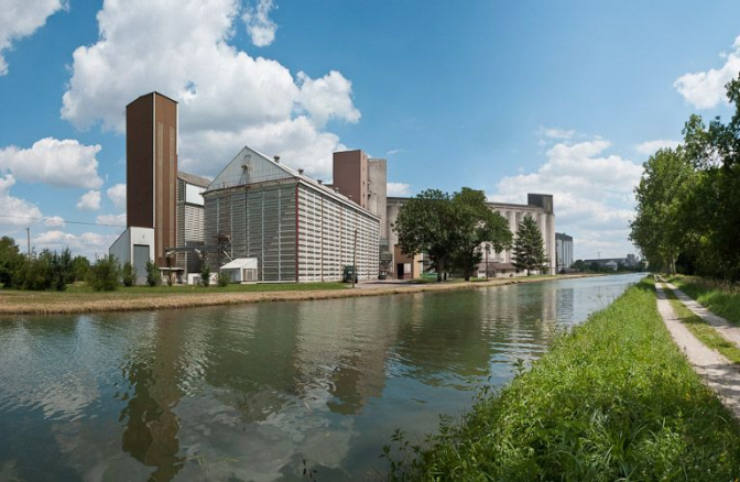 Vue des silos à Pacy-sur-Armançon. © Région Bourgogne-Franche-Comté, Inventaire du patrimoine