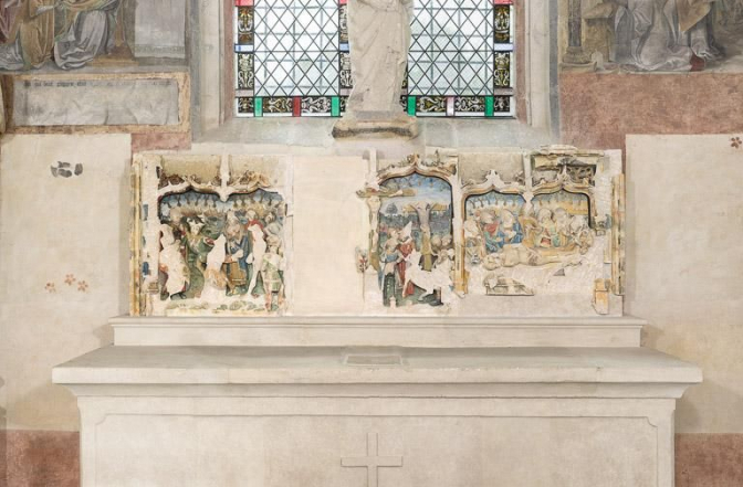 Vue d'ensemble du retable, récemment restauré et posé sur l'autel. © Région Bourgogne-Franche-Comté, Inventaire du patrimoine