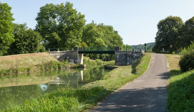 Vue d'aval du pont. © Région Bourgogne-Franche-Comté, Inventaire du patrimoine