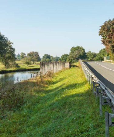 Vue du bâtiment rectangulaire à toit plat, vestige de la tuilerie. © Région Bourgogne-Franche-Comté, Inventaire du patrimoine