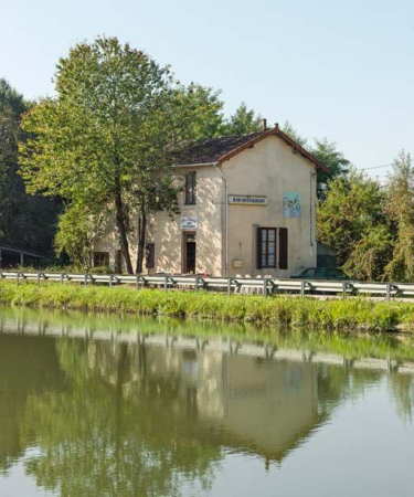 Vue d'ensemble du café. © Région Bourgogne-Franche-Comté, Inventaire du patrimoine
