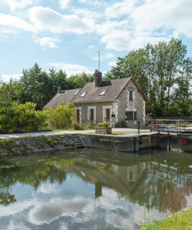 Vue du sas et de la maison éclusière. © Région Bourgogne-Franche-Comté, Inventaire du patrimoine