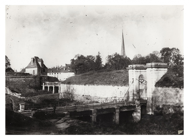 fortification d'agglomération bastion demi-lune © Archives municipales, Auxonne