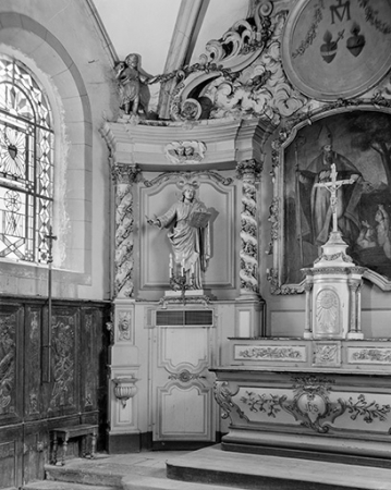 Saint situé à gauche : vue d'ensemble avec le maître-autel. © Région Bourgogne-Franche-Comté, Inventaire du patrimoine