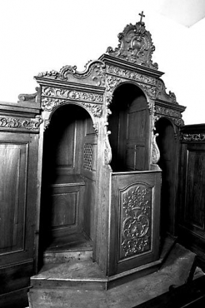 Vue d'ensemble du confessionnal du bas-côté nord. © Région Bourgogne-Franche-Comté, Inventaire du patrimoine