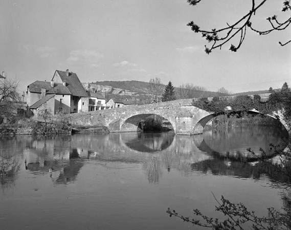 Vue générale depuis la rive gauche. © Région Bourgogne-Franche-Comté, Inventaire du patrimoine