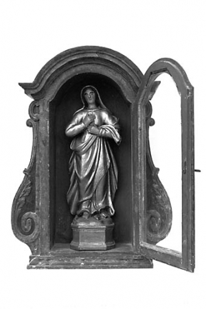 Vue générale de face de la statuette dans sa niche ouverte. © Région Bourgogne-Franche-Comté, Inventaire du patrimoine