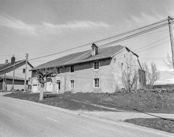 Façades antérieure et latérale droite. © Région Bourgogne-Franche-Comté, Inventaire du patrimoine