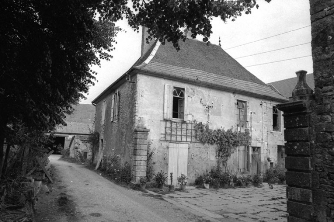 Façade sur cour de l'habitation gauche. © Région Bourgogne-Franche-Comté, Inventaire du patrimoine