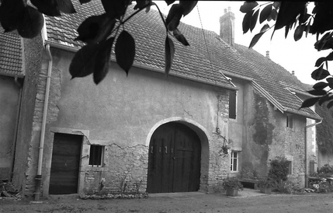 Façade antérieure vue de trois quarts gauche. © Région Bourgogne-Franche-Comté, Inventaire du patrimoine