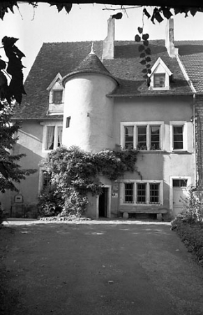 Façade antérieure sur cour : partie gauche. © Région Bourgogne-Franche-Comté, Inventaire du patrimoine