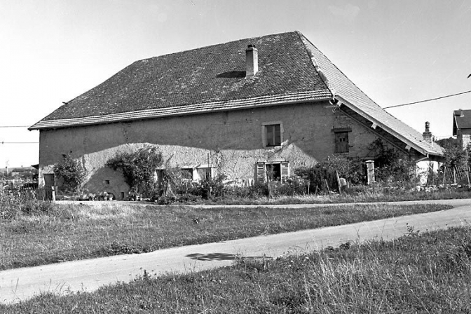 Façade antérieure de trois quarts droit. © Région Bourgogne-Franche-Comté, Inventaire du patrimoine