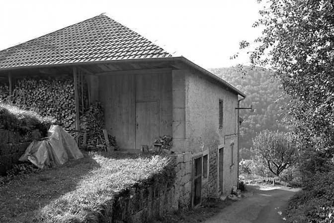 Façade antérieure et face latérale gauche. © Région Bourgogne-Franche-Comté, Inventaire du patrimoine