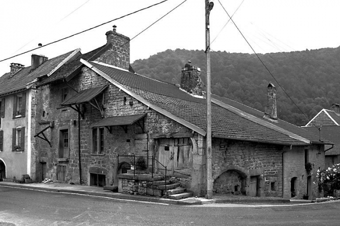 Façade antérieure et façade latérale droite. © Région Bourgogne-Franche-Comté, Inventaire du patrimoine