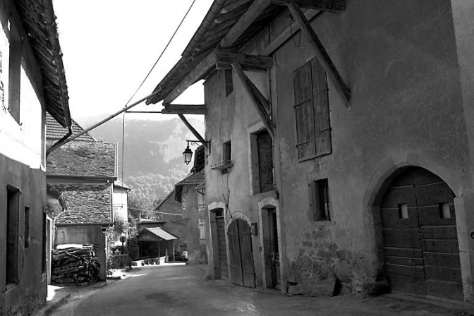 Façade antérieure vue de trois quarts droit. © Région Bourgogne-Franche-Comté, Inventaire du patrimoine