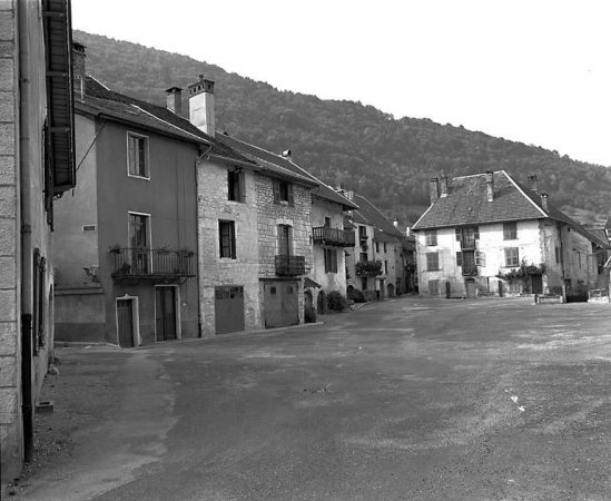 Façade antérieure vue de trois quarts gauche. © Région Bourgogne-Franche-Comté, Inventaire du patrimoine