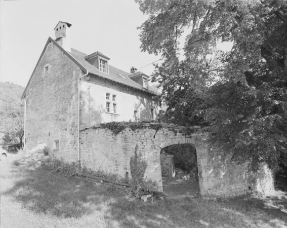 Vue d'ensemble depuis la rue. © Région Bourgogne-Franche-Comté, Inventaire du patrimoine