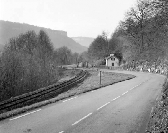 Maison de garde-barrière en bordure de la RD 67, au niveau du Puit Noir, sur la commune de Scey-Maisières. © Région Bourgogne-Franche-Comté, Inventaire du patrimoine