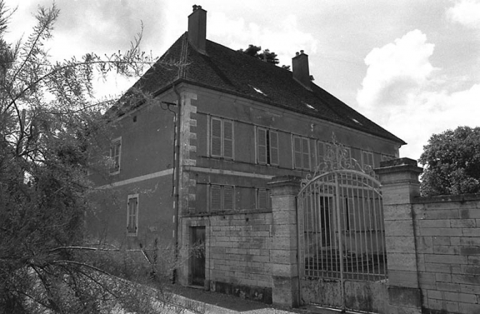 Vue de l'habitation depuis la rue. © Région Bourgogne-Franche-Comté, Inventaire du patrimoine