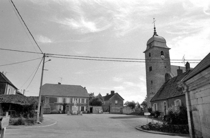 Vue d'ensemble de la place. © Région Bourgogne-Franche-Comté, Inventaire du patrimoine