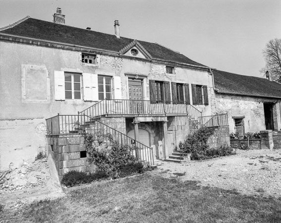 L'habitation, vue de trois quarts. © Région Bourgogne-Franche-Comté, Inventaire du patrimoine