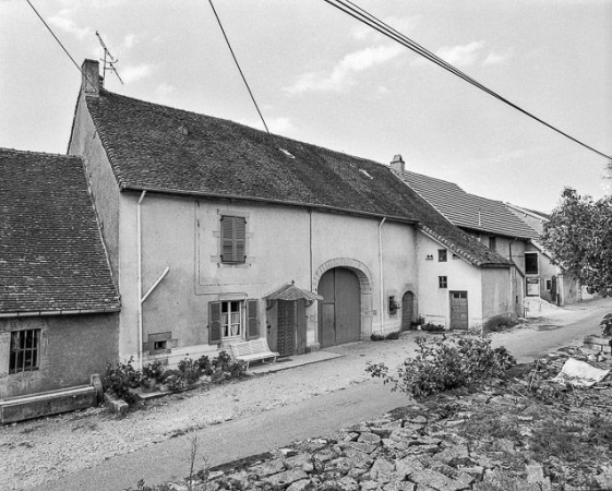 Maisons et fermes situées route Principale. © Région Bourgogne-Franche-Comté, Inventaire du patrimoine