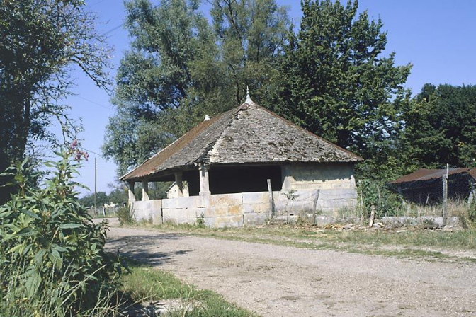 Vue d'ensemble de trois quarts droit. © Région Bourgogne-Franche-Comté, Inventaire du patrimoine