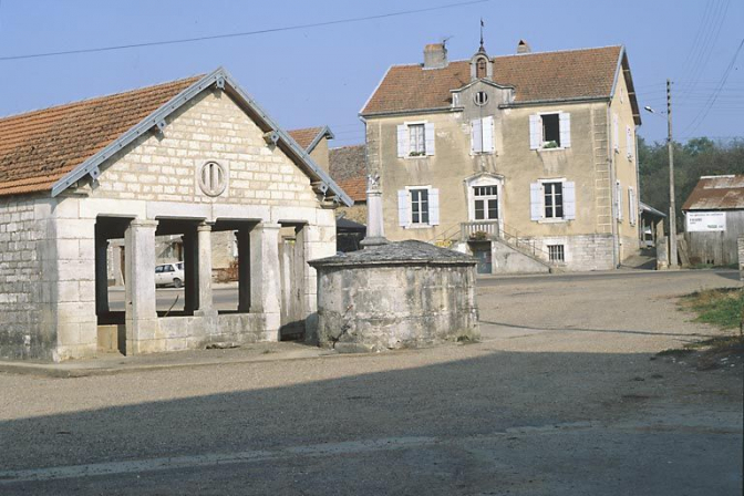 Détail de la fontaine. © Région Bourgogne-Franche-Comté, Inventaire du patrimoine