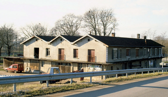 Façades postérieure et latérale gauche vues de l'est. © Région Bourgogne-Franche-Comté, Inventaire du patrimoine