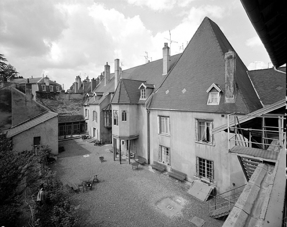 Façade postérieure, de trois quarts gauche. © Région Bourgogne-Franche-Comté, Inventaire du patrimoine